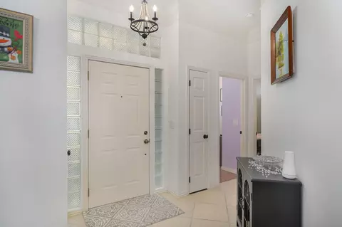 Entry Way - 1113 S Carriage Ave, Springfield, MO 65809 photo 2 of 2