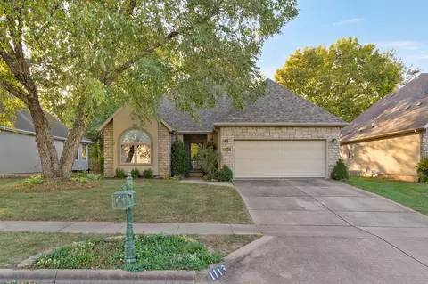 1113 S Carriage Ave, Springfield, MO 65809