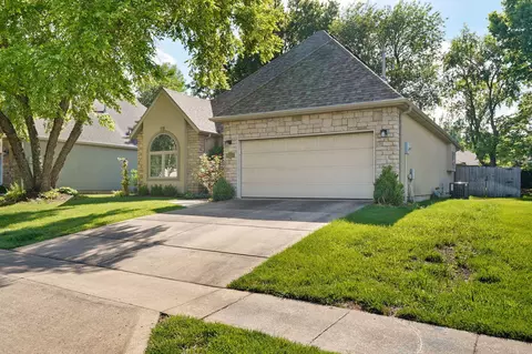 Exterior - 1113 S Carriage Ave, Springfield, MO 65809 photo 2 of 12