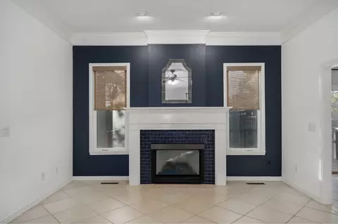 Living - 1113 S Carriage Ave, Springfield, MO 65809 photo 6 of 6