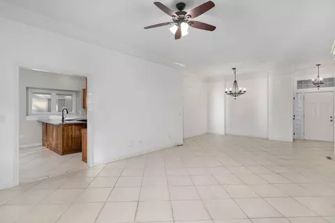 Living - 1113 S Carriage Ave, Springfield, MO 65809 photo 3 of 6
