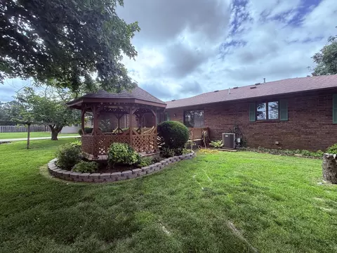 Exterior - 801 E 16th St, Mountain Grove, MO 65711 photo 4 of 9