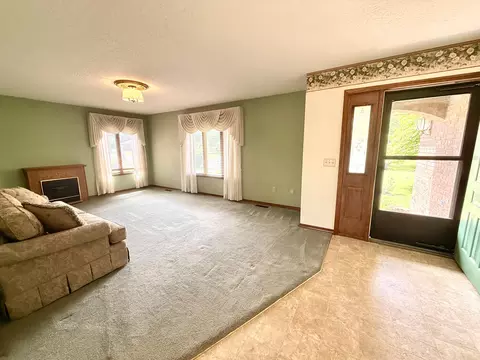 Living - 801 E 16th St, Mountain Grove, MO 65711 photo 1 of 3