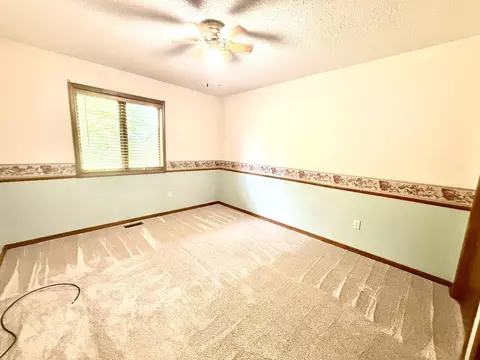 Bedroom - 801 E 16th St, Mountain Grove, MO 65711 photo 2 of 4