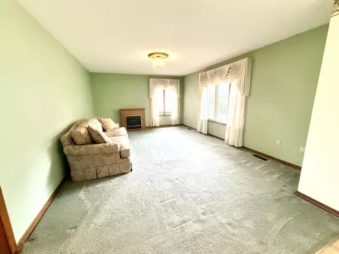Living - 801 E 16th St, Mountain Grove, MO 65711 photo 3 of 3