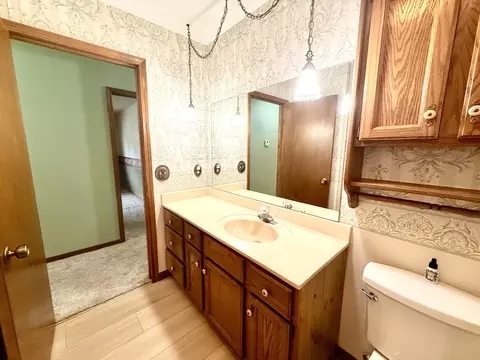 Bath - 801 E 16th St, Mountain Grove, MO 65711 photo 1 of 5
