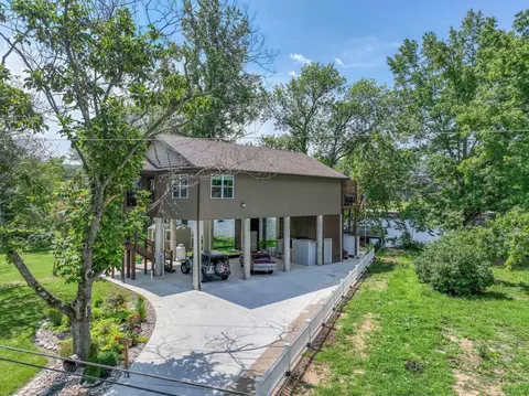 Exterior - 806 Sunset Rd, Branson, MO 65616 photo 4 of 13