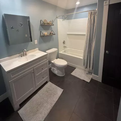 Bath - 806 Sunset Rd, Branson, MO 65616 photo 4 of 4