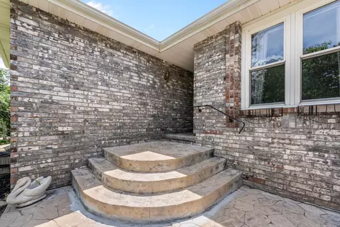 2082 W Arlington St, Springfield, MO 65810 photo 8