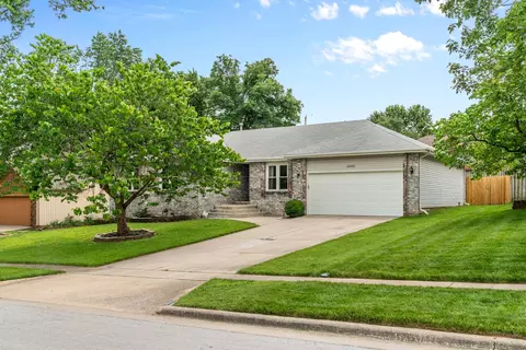 2082 W Arlington St, Springfield, MO 65810 photo 2