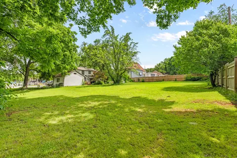 Exterior - 1414 W Walnut St, Springfield, MO 65806 photo 9 of 10