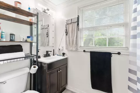 Bath - 1414 W Walnut St, Springfield, MO 65806 photo 1 of 1