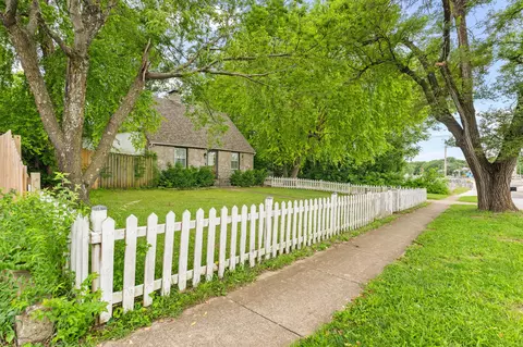 Exterior - 1414 W Walnut St, Springfield, MO 65806 photo 5 of 10