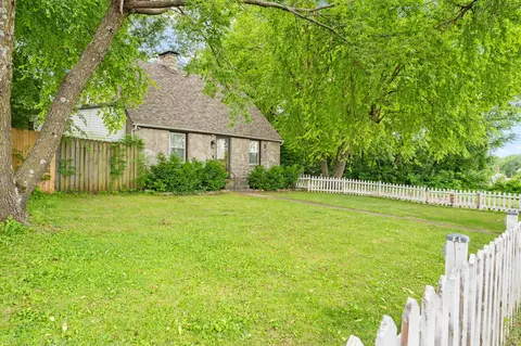 Exterior - 1414 W Walnut St, Springfield, MO 65806 photo 6 of 10