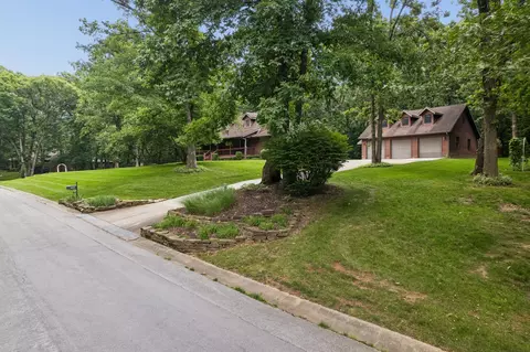 3526 S Woodland Trail Ave, Springfield, MO 65809