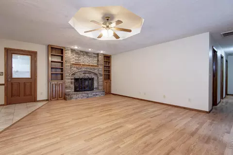 Living - 2535 S Laurel Ave, Springfield, MO 65807 photo 2 of 4