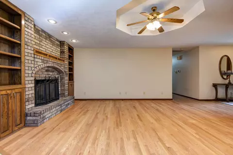 Living - 2535 S Laurel Ave, Springfield, MO 65807 photo 3 of 4
