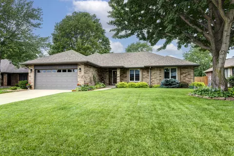 Exterior - 2535 S Laurel Ave, Springfield, MO 65807 photo 2 of 8