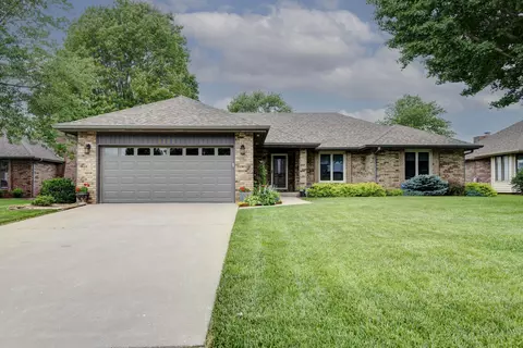 2535 S Laurel Ave, Springfield, MO 65807