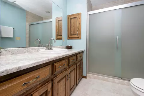 Bath - 2535 S Laurel Ave, Springfield, MO 65807 photo 1 of 1