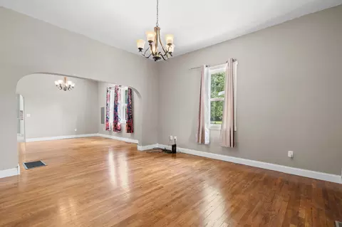 Living - 630 N Forest Ave, Springfield, MO 65802 photo 1 of 8