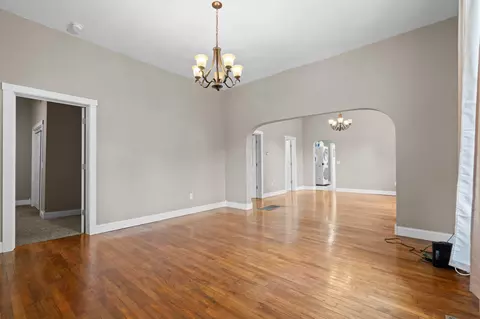 Living - 630 N Forest Ave, Springfield, MO 65802 photo 2 of 8