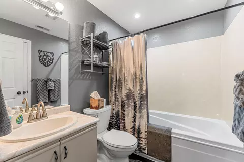 Bath - 200 Golf View Dr #12, Branson, MO 65616 photo 1 of 3