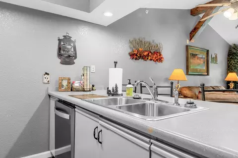 Kitchen - 200 Golf View Dr #12, Branson, MO 65616 photo 3 of 4