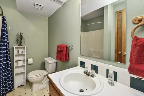 Bath - 2610 S Lilac St, Ozark, MO 65721 photo 5 of 5