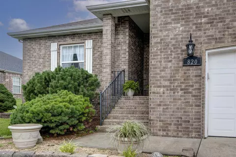 Exterior - 820 E Crystal Ave, Nixa, MO 65714 photo 3 of 9