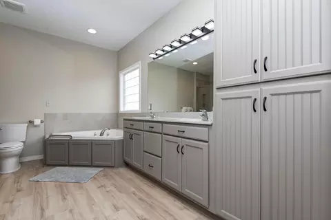 Bath - 820 E Crystal Ave, Nixa, MO 65714 photo 2 of 3