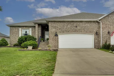 820 E Crystal Ave, Nixa, MO 65714