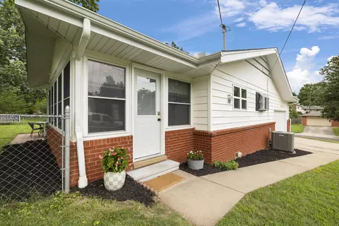 Exterior - 2451 S Hillside Dr, Springfield, MO 65804 photo 8 of 13