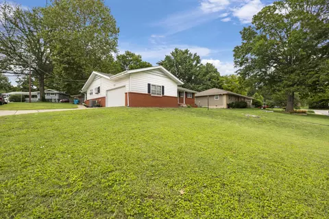 Exterior - 2451 S Hillside Dr, Springfield, MO 65804 photo 5 of 13