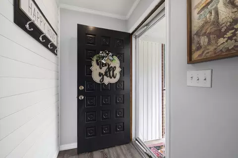 Entry Way - 2451 S Hillside Dr, Springfield, MO 65804 photo 1 of 2