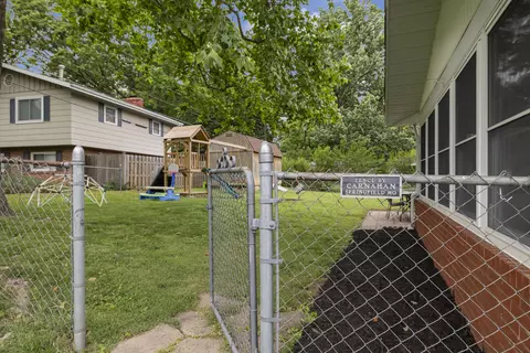 Exterior - 2451 S Hillside Dr, Springfield, MO 65804 photo 9 of 13
