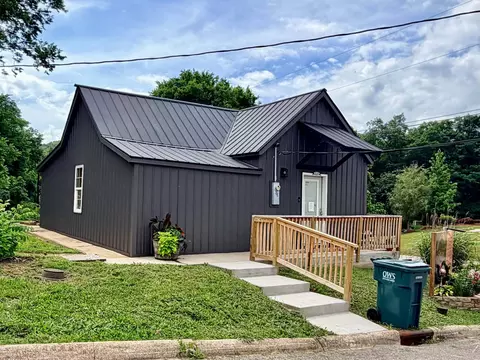 18209 3rd St, Eminence, MO 65466