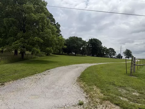 1898 King Rd, Mountain Grove, MO 65711 photo 2