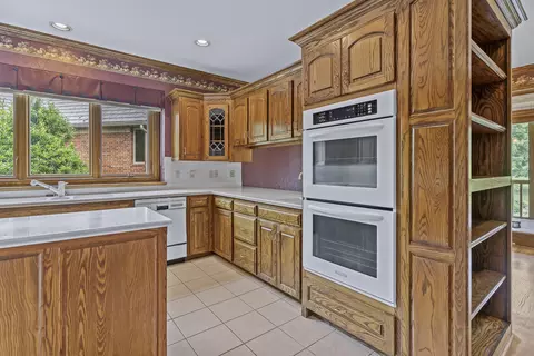 Kitchen - 5418 S Castlebay Dr, Springfield, MO 65809 photo 2 of 5