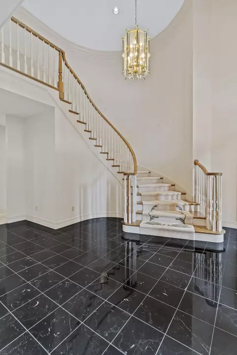 Entry Way - 5418 S Castlebay Dr, Springfield, MO 65809 photo 2 of 9