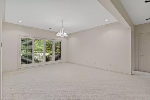 Living - 5418 S Castlebay Dr, Springfield, MO 65809 photo 19 of 20