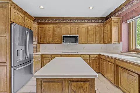 Kitchen - 5418 S Castlebay Dr, Springfield, MO 65809 photo 4 of 5