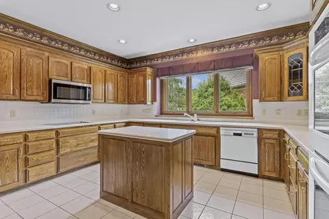 Kitchen - 5418 S Castlebay Dr, Springfield, MO 65809 photo 1 of 5
