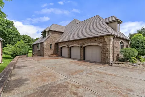Exterior - 5418 S Castlebay Dr, Springfield, MO 65809 photo 3 of 15
