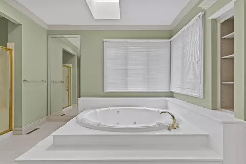 Bath - 5418 S Castlebay Dr, Springfield, MO 65809 photo 3 of 12