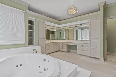 Bath - 5418 S Castlebay Dr, Springfield, MO 65809 photo 5 of 12