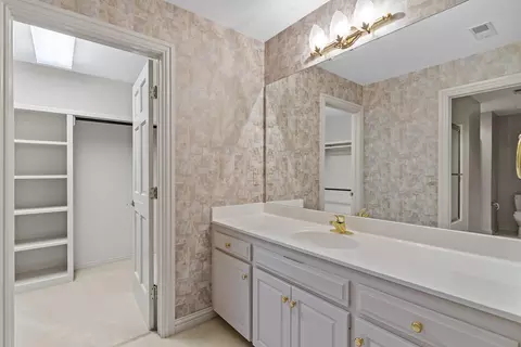 Bath - 5418 S Castlebay Dr, Springfield, MO 65809 photo 8 of 12