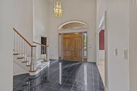 Entry Way - 5418 S Castlebay Dr, Springfield, MO 65809 photo 3 of 9