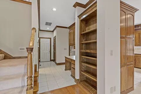 Entry Way - 5418 S Castlebay Dr, Springfield, MO 65809 photo 5 of 9