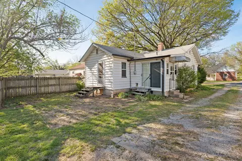 Exterior - 2526 W Walnut St, Springfield, MO 65806 photo 4 of 5